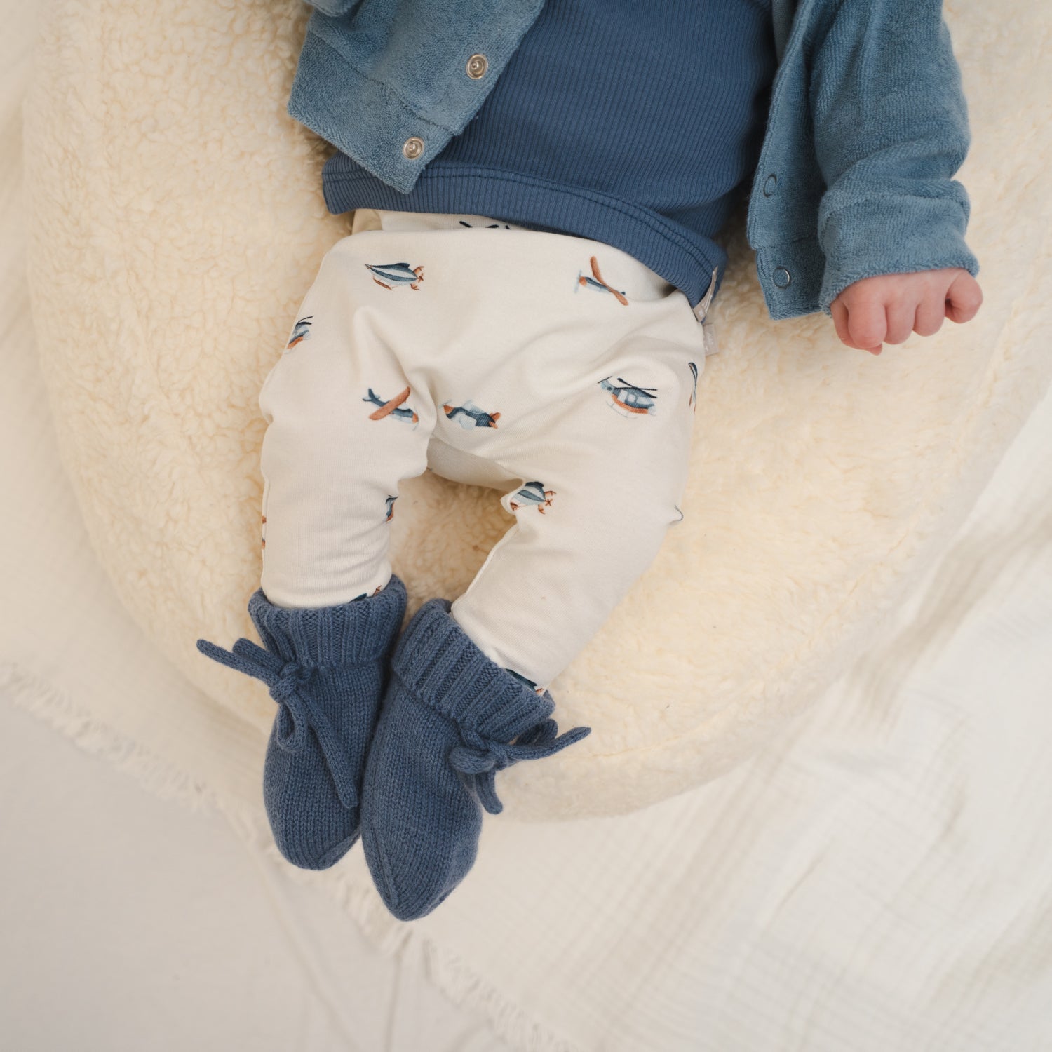 Baby broekje helicopter-Slofjes jeans blauw_Momsandminis