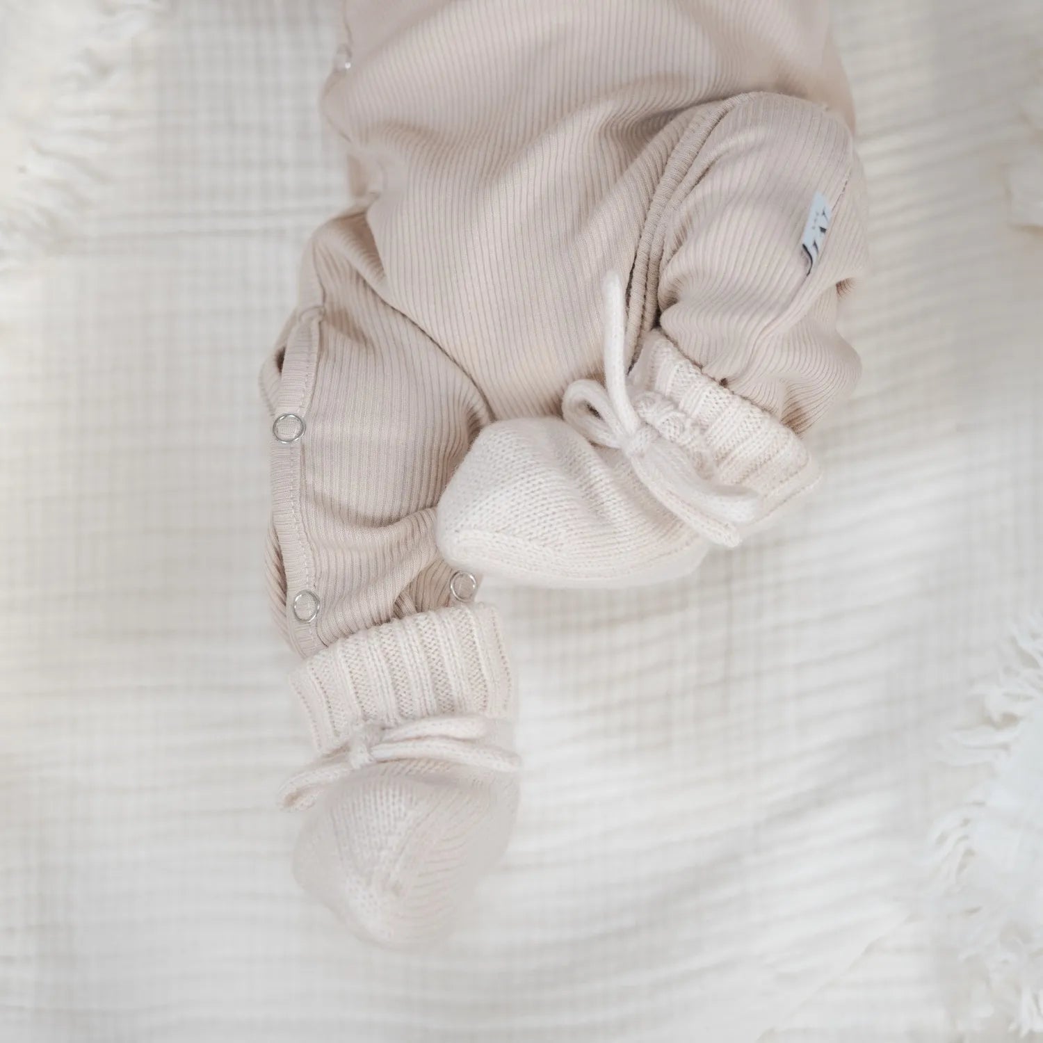 Boxpakje-rib-beige-Slofjes-off-white_Momsandminis.jpg