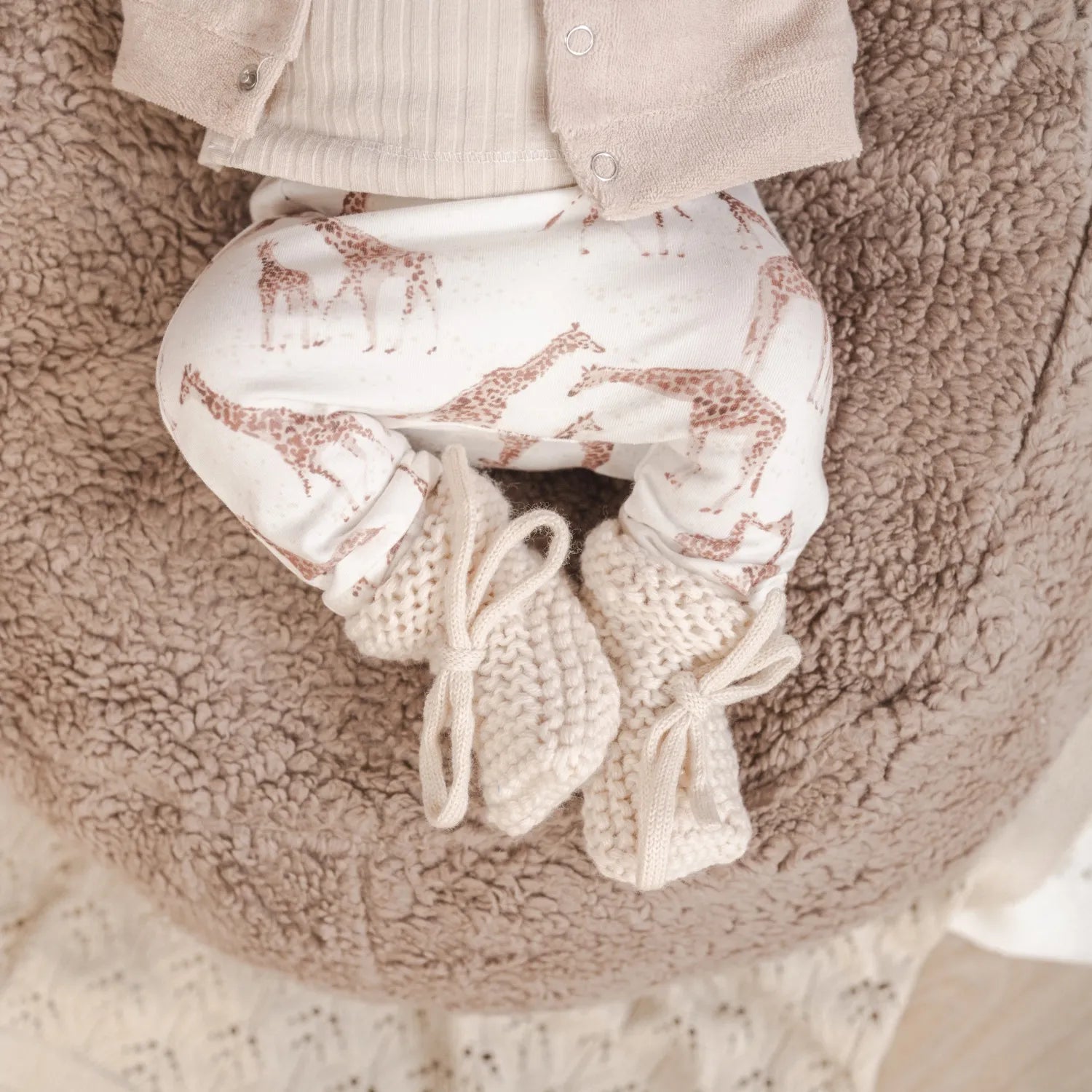 broekje-giraffe-slofjes-chunky-off-white-momsandminisjpg