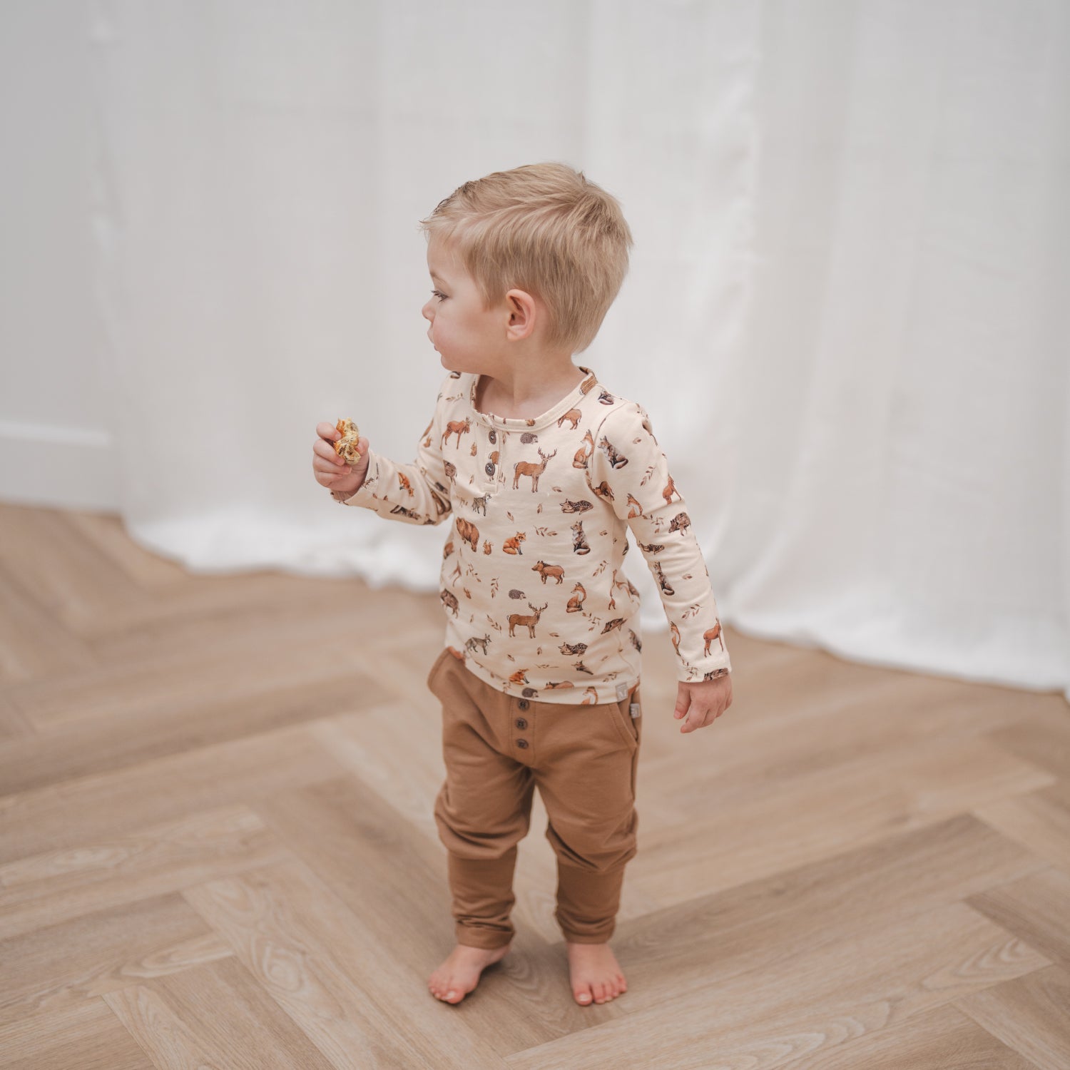 Chino cacao-Button longsleeve forest animals_Momsandminis
