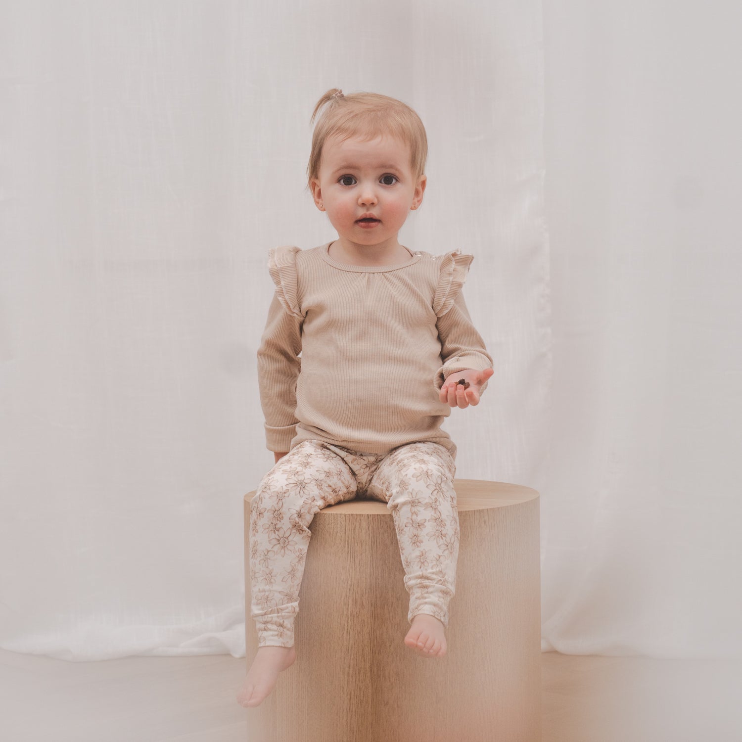 Slim fit legging lily beige_Ruffle shirt beige rib_Momsandminis