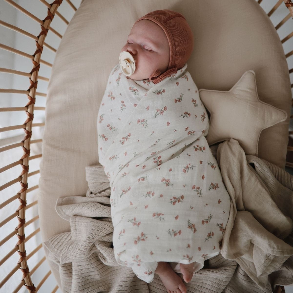 swaddle-flowers 2_Momsandminis