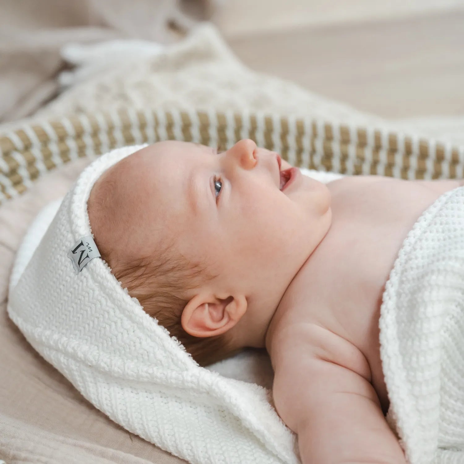 Wikkeldoek-knit-ecru-3_Momsandminis.jpg