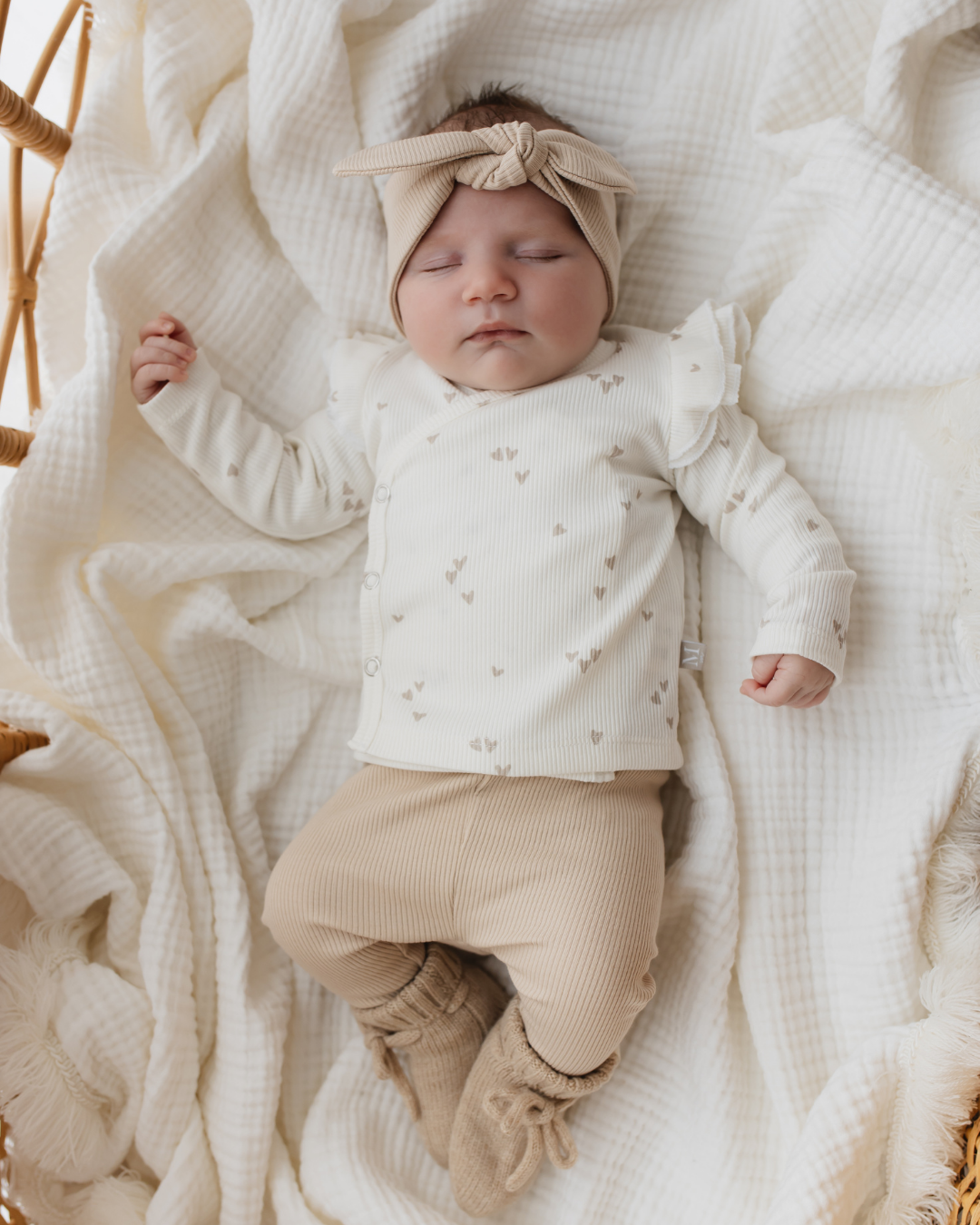 Ruffle Overslagshirtje | Little Hearts Rib