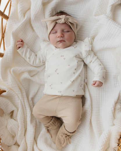 Ruffle Overslagshirtje | Little Hearts Rib