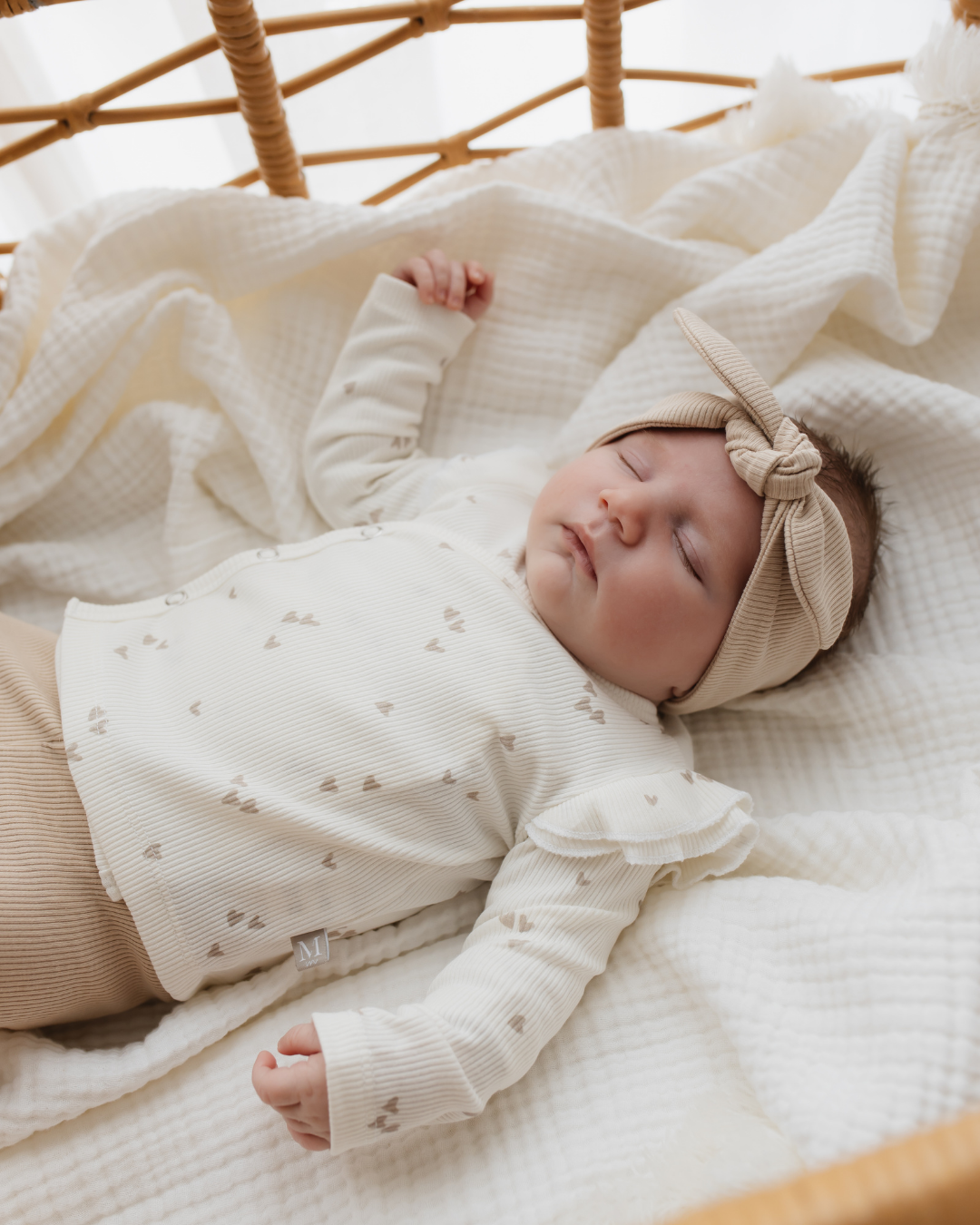 Ruffle Overslagshirtje | Little Hearts Rib