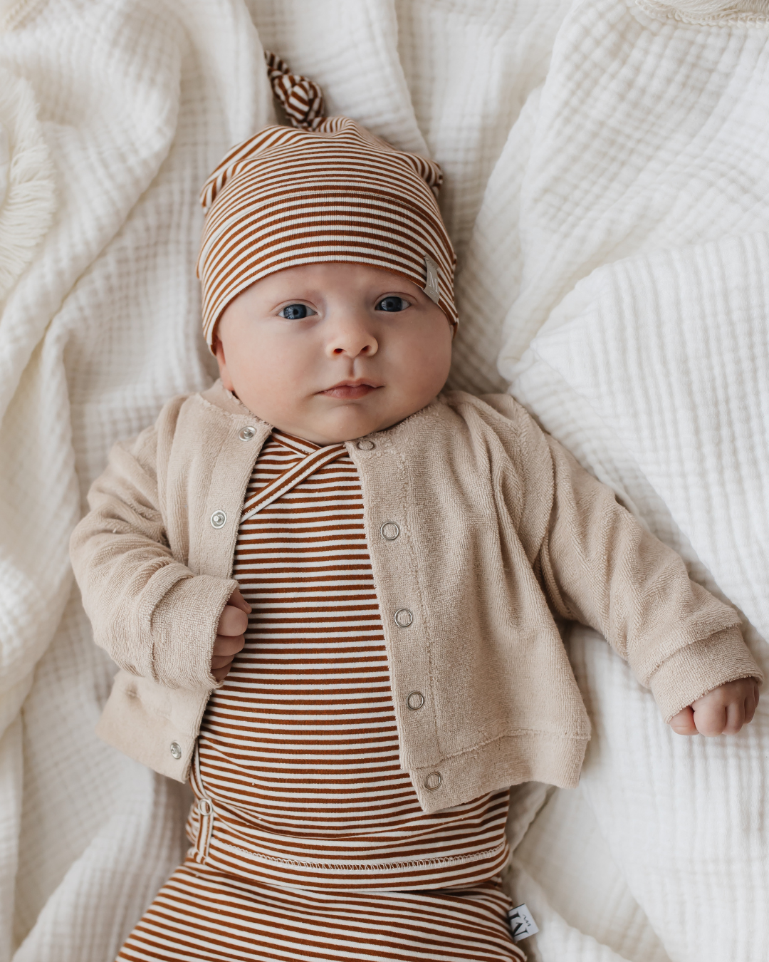 Newborn Mutsje | Brons Stripes