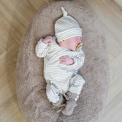 Boxpakje-Mutsje-Taupe-stripes-Rib-Slofjes-naturel_Momsandminis.jpg