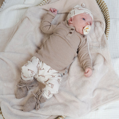 Broekje en Mutsje Dolphins-Button longsleeve mini cable taupe-Slofjes natural_Momsandminis