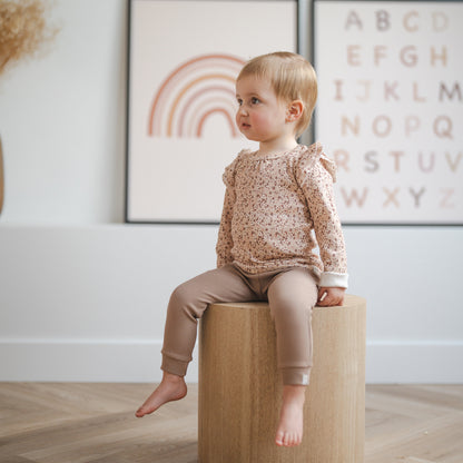 Ruffle shirt flower bomb beige rib-Slim fit legging taupe rib_Momsandminis