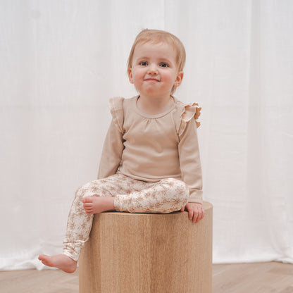 Slim fit legging lily beige_Ruffle shirt beige rib 2_Momsandminis