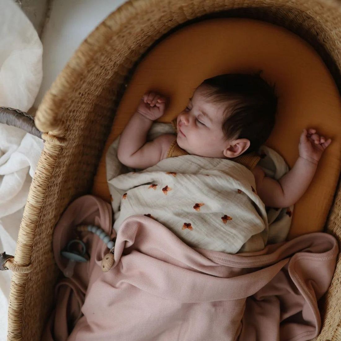 swaddle-butterflies 3_Momsandminis