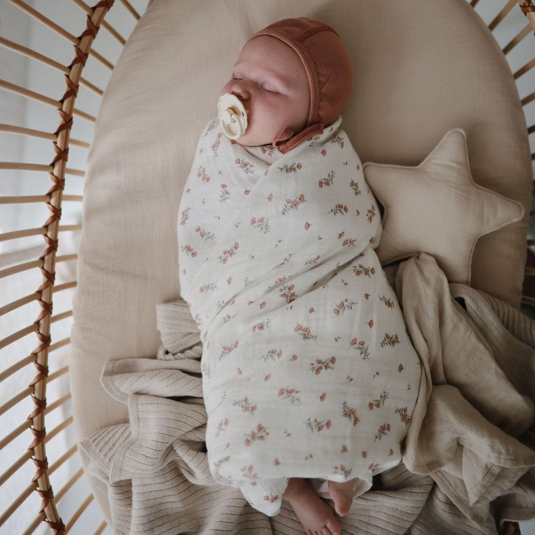 swaddle-flowers 2_Momsandminis